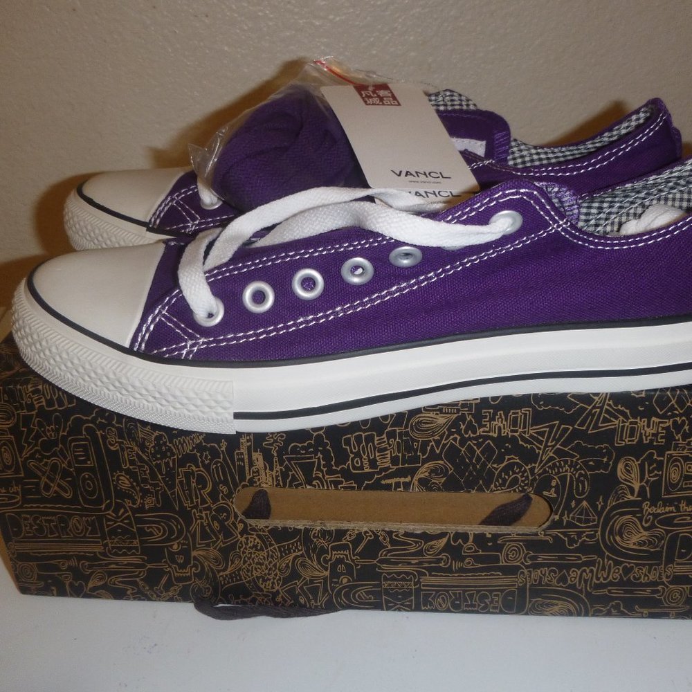 Vancle women canvas shoes Size is 9